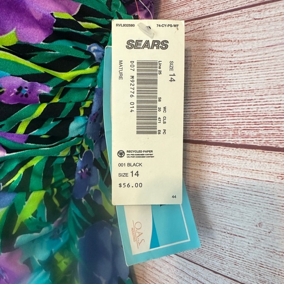 Tropical print swimsuit - Picture 8 of 9